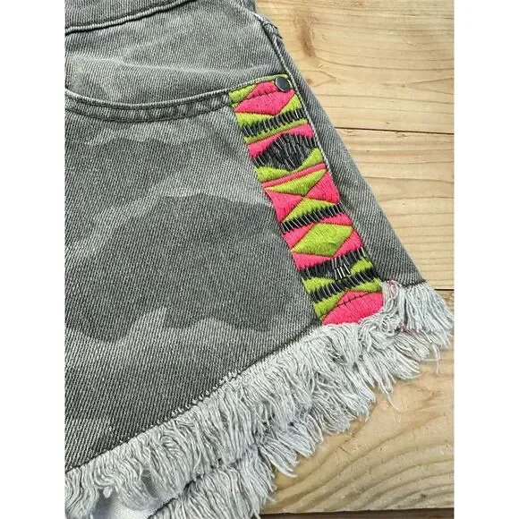 Roxy Women's Camouflage Embroidered Beaded Shorts Standard Size 28 Green - Picture 3 of 6